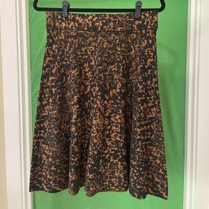 Alfani skirt, cotton/rayon, elastic waist, slight flared skirt, sits below knee
